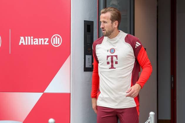 Harry Kane FC Bayern Muenchen, 09 on the way from the dressing room to the pitch, Training, Final training, FC Bayern Muenchen, Football, UEFA Champions League, Matchday 2, Season 24 25, 01 10 2024, Final training, FC Bayern Muenchen, Football, UEFA Champions League, Matchday 2, Season 24 25, 01 10 2024 Muenchen Copyright: xEibner-Pressefoto JennixMaulx EP_JML