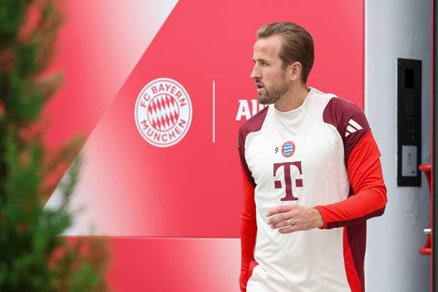 Harry Kane FC Bayern Muenchen, 09 on the way from the dressing room to the pitch, Training, Final training, FC Bayern Muenchen, Football, UEFA Champions League, Matchday 2, Season 24 25, 01 10 2024, Final training, FC Bayern Muenchen, Football, UEFA Champions League, Matchday 2, Season 24 25, 01 10 2024 Muenchen Copyright: xEibner-Pressefoto JennixMaulx EP_JML