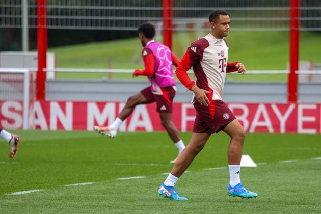 Tarek Buchmann FC Bayern Muenchen, 28 running, Final training, FC Bayern Muenchen, Football, UEFA Champions League, Matchday 2, Season 24 25, 01 10 2024, Final training, FC Bayern Muenchen, Football, UEFA Champions League, Matchday 2, Season 24 25, 01 10 2024 Muenchen Copyright: xEibner-Pressefoto JennixMaulx EP_JML
