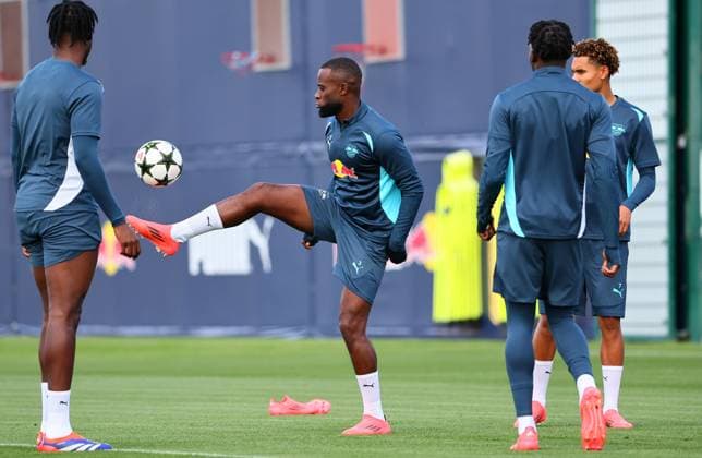 RB Leipzig Training Champions League Leipzig, 01 10 2024, RB Training Center, Football, UEFA Champions League, Matchday 1, RB LEIPZIG vs JUVENTUS TURIN on 02 10 2024 , Final training RB Leipzig , In the picture Lutsharel Geertruida 3, RB Leipzig on the ball , Picture Point