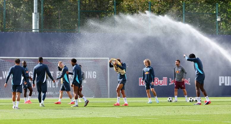RB Leipzig Training Champions League Leipzig, 01 10 2024, RB Training Center, Football, UEFA Champions League, Matchday 1, RB LEIPZIG vs JUVENTUS TURIN on 02 10 2024 , Final training RB Leipzig , In the picture refreshment on the training ground , Picture Point