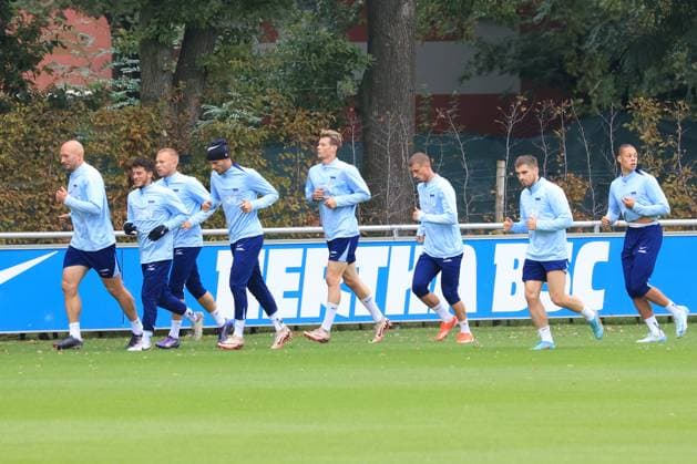 DEU, DFL, 2 FBL Hertha BSC, Training, 01 10 2024, Sportforum, Berlin, DEU, DFL, 2 FBL Hertha BSC, Training, im Bild Auslauftraining, auslaufen nach einem Spiel, Hertha Spielerkreis, Toni Leistner Hertha BSC Berlin 37 , Marton Dardai Hertha BSC Berlin 31 , Diego Demme Hertha BSC Berlin 6 , Luca Schuler Hertha BSC Berlin 18 , Jon Dabur Thorsteinsson Hertha BSC Berlin 24 , Jonjoe Kenny Hertha BSC Berlin 16 , Derry Scherhant Hertha BSC Berlin 39 DFL regulations prohibit any use of Photographs as image sequences and or quasi video Foto Juergen Engler nordphoto GmbH nordphotoxGmbHx xEngler nph00076