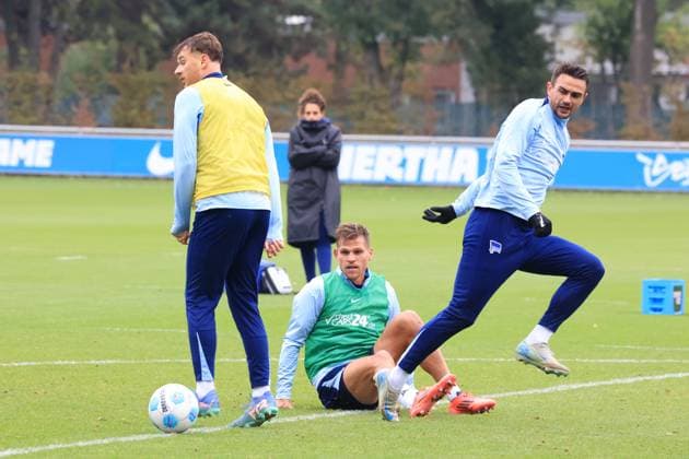 DEU, DFL, 2 FBL Hertha BSC, Training, 01 10 2024, Sportforum, Berlin, DEU, DFL, 2 FBL Hertha BSC, Training, in the picture Pascal Klemens Hertha BSC Berlin 41 , Florian Niederlechner Hertha BSC Berlin 7 , Smail Prevljak Hertha BSC Berlin 9 DFL regulations prohibit any use of Photographs as image sequences and or quasi video Foto Juergen Engler nordphoto GmbH nordphotoxGmbHx xEngler nph00076