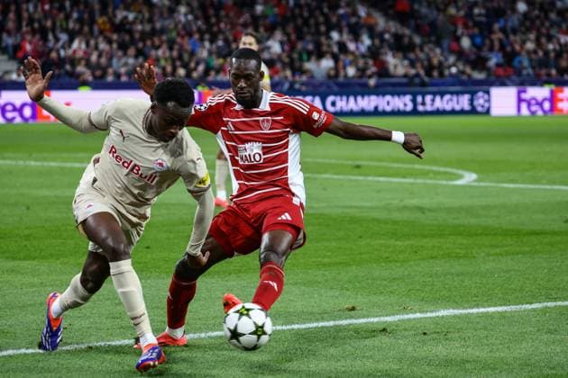 SOCCER - UEFA CL, RBS vs Brest SALZBURG,AUSTRIA,01.OCT.24 - SOCCER - UEFA Champions League, Red Bull Salzburg vs Stade Brestois 29. Image shows Bryan Okoh (RBS) and Abdallah Sima (Brest).  GEPAxpictures xDavidxGeieregger