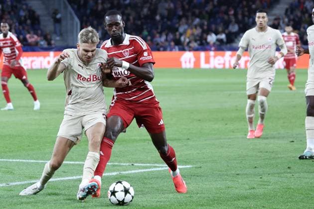 SOCCER - UEFA CL, RBS vs Brest SALZBURG,AUSTRIA,01.OCT.24 - SOCCER - UEFA Champions League, Red Bull Salzburg vs Stade Brestois 29. Image shows Leandro Morgalla (RBS) and Abdallah Sima (Brest).  GEPAxpictures xDavidxGeieregger