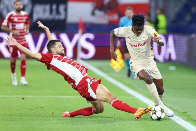 SOCCER - UEFA CL, RBS vs Brest SALZBURG,AUSTRIA,01.OCT.24 - SOCCER - UEFA Champions League, Red Bull Salzburg vs Stade Brestois 29. Image shows Julien Le Cardinal (Brest) and Karim Konate (RBS).  GEPAxpictures xMathiasxMandl