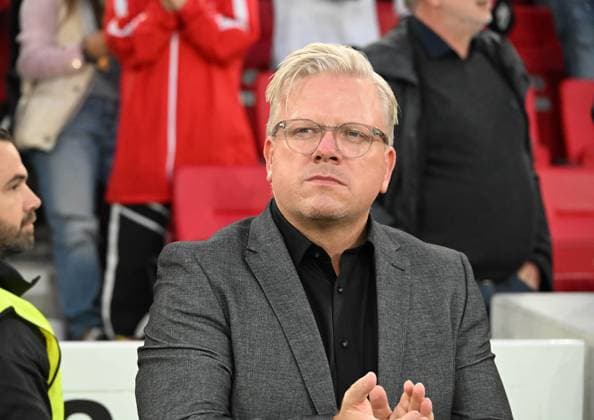 01 10 2024, xsltx, Football UEFA Champions League, VfB Stuttgart Sparta Prague emspor, v l Lars Friis Head Coach Sparta Prague DFL DFB REGULATIONS PROHIBIT ANY USE OF PHOTOGRAPHS as IMAGE SEQUENCES and or QUASI VIDEO