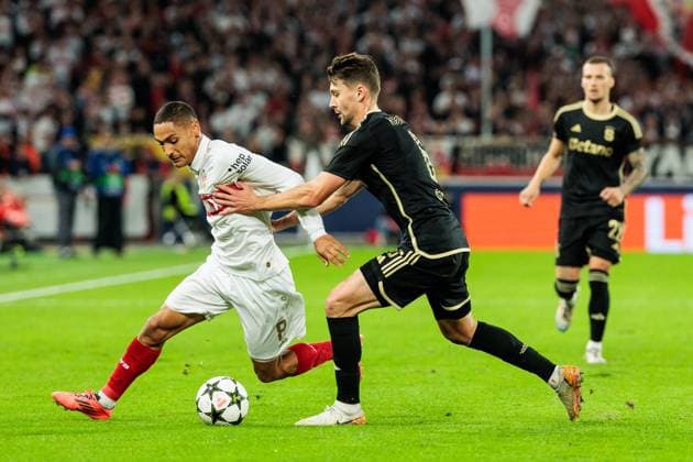 UEFA Champions League VfB Stuttgart AC Sparta Praha 01 10 2024 duel Enzo Millot VfB Stuttgart, 8 , Kaan Kairinen AC Sparta Praha, 6 UEFA Champions League VfB Stuttgart AC Sparta Praha Stuttgart, Arena Stuttgart on 01 10 2024 Copyright: xBEAUTIFULxSPORTS Wunderlx