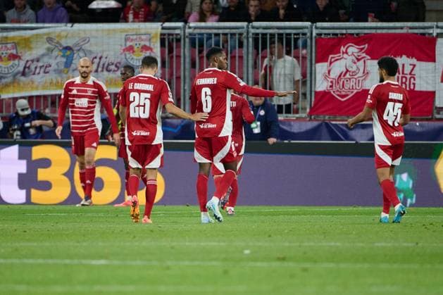 Salzburg, Austria 01 October 2024 Champions League 2024 2025 RB Salzburg vs Stade Brestois 29 In the picture the French team celebrating after the goal for 0 1 Red Bull Arena Copyright: xFotostandx xWassmuthx