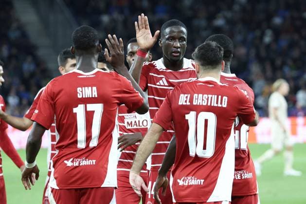 SOCCER - UEFA CL, RBS vs Brest SALZBURG,AUSTRIA,01.OCT.24 - SOCCER - UEFA Champions League, Red Bull Salzburg vs Stade Brestois 29. Image shows the rejoicing of scorer Abdallah Sima (Brest) with his teammates.  GEPAxpictures xDavidxGeieregger