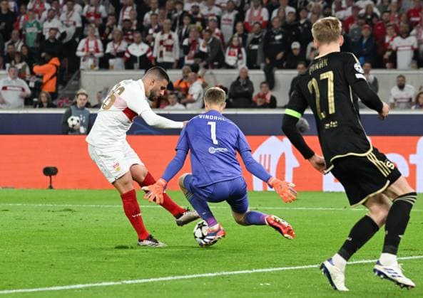 01 10 2024, xsltx, Football UEFA Champions League, VfB Stuttgart Sparta Prague emspor, v l Deniz Undav VfB Stuttgart fails Peter Vindahl Sparta Prague DFL DFB REGULATIONS PROHIBIT ANY USE OF PHOTOGRAPHS as IMAGE SEQUENCES and or QUASI VIDEO