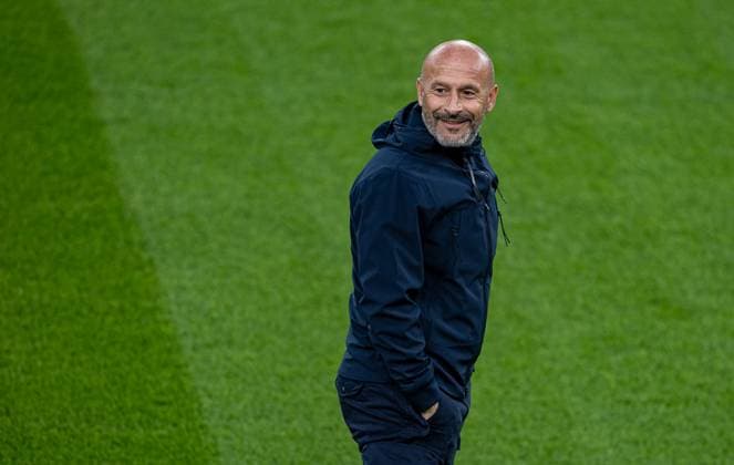 Football - UEFA Champions League - League Phase - Liverpool FC v Bologna FC - MD-1 LIVERPOOL, ENGLAND - Tuesday, October 1, 2024: Bologna s head coach Vincenzo Italiano during a walk-around the pitch at Anfield ahead of the UEFA Champions League game between Liverpool FC and Bologna FC. (Photo by David Rawcliffe Propaganda) LIVERPOOL Anfield MERSEYSIDE ENGLAND  Copyright: xDavidxRawcliffex P2024-10-01-Liverpool_Bologna_MD-1-102