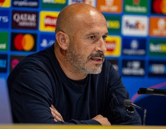 Football - UEFA Champions League - League Phase - Liverpool FC v Bologna FC - MD-1 LIVERPOOL, ENGLAND - Tuesday, October 1, 2024: Bologna s head coach Vincenzo Italiano during a press conference, PK, Pressekonferenz at Anfield ahead of the UEFA Champions League game between Liverpool FC and Bologna FC. (Photo by David Rawcliffe Propaganda) LIVERPOOL Anfield MERSEYSIDE ENGLAND  Copyright: xDavidxRawcliffex P2024-10-01-Liverpool_Bologna_MD-1-96