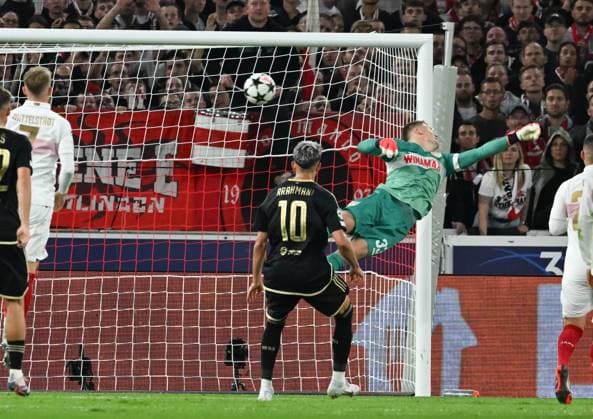 01 10 2024, xsltx, Football UEFA Champions League, VfB Stuttgart Sparta Prague emspor, v l Kaan Kairinen Sparta Prague not in picture curls the ball into Alexander Nübels goal from a free kick VfB Stuttgart DFL DFB REGULATIONS PROHIBIT ANY USE OF PHOTOGRAPHS as IMAGE SEQUENCES and or QUASI VIDEO