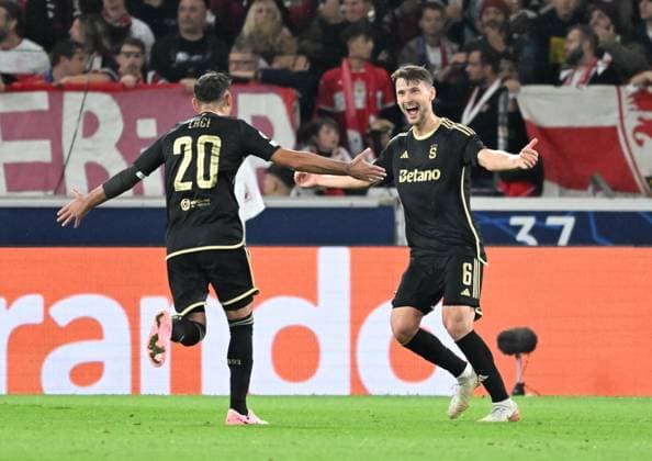 01 10 2024, xsltx, Football UEFA Champions League, VfB Stuttgart Sparta Prague emspor, v l Qazim Laci Sparta Prague congratulates Kaan Kairinen Sparta Prague on his fantastic free-kick goal DFL DFB REGULATIONS PROHIBIT ANY USE OF PHOTOGRAPHS as IMAGE SEQUENCES and or QUASI VIDEO
