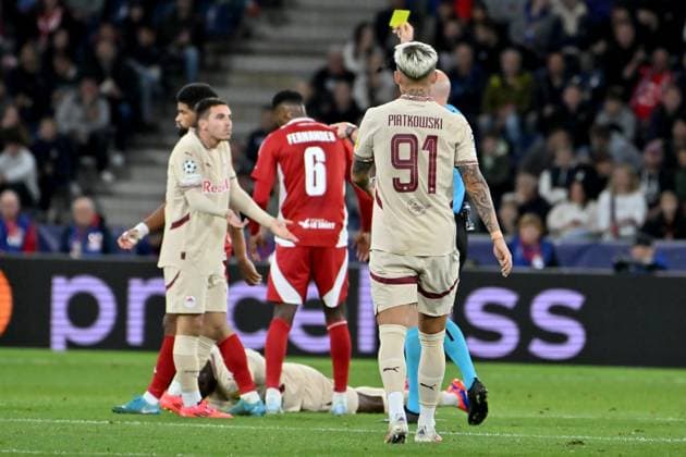 Yellow card during the UEFA Champions League, League phase football match between Salzburg and Brest FOOTBALL : Salzbourg Vs Brest - Ligue des Champions - 01 10 2024 IgorKupljenik Panoramic 