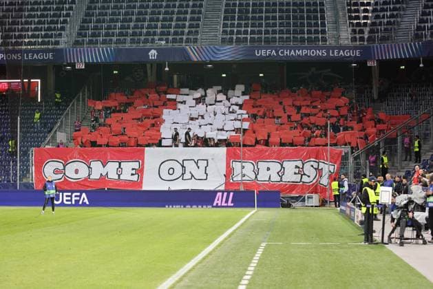 SOCCER - UEFA CL, RBS vs Brest SALZBURG,AUSTRIA,01.OCT.24 - SOCCER - UEFA Champions League, Red Bull Salzburg vs Stade Brestois 29. Image shows fans of Brest.  GEPAxpictures xMathiasxMandl