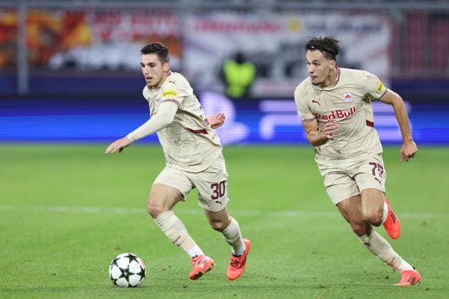 SOCCER - UEFA CL, RBS vs Brest SALZBURG,AUSTRIA,01.OCT.24 - SOCCER - UEFA Champions League, Red Bull Salzburg vs Stade Brestois 29. Image shows Oscar Gloukh and Amar Dedic (RBS).  GEPAxpictures xMathiasxMandl