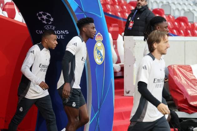 Entrainement et conf presse Real Madrid PHOTOPQR VOIX DU NORD STEPHANE MORTAGNE ; 01 10 2024 ; Villeneuve d Ascq, le 01 10 2024, Football, Ligue des Champions, LILLE - REAL MADRID Entrainement des joueurs de Madrid la veille du match contre le LOSC avec la presence de Kylian MBAPPE MBAPPE, TCHOUAMENI, CAMAVINGA et MODRIC PHOTO STEPHANE MORTAGNE LA VOIX DU NORD Hauts de France France  Copyright: xPHOTOPQR VOIXxDUxNORD MAXPPPxSTEPHANExMORTAGNEx 20241001VDN4853 20241001VDN4853