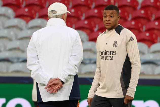 Entrainement et conf presse Real Madrid PHOTOPQR VOIX DU NORD STEPHANE MORTAGNE ; 01 10 2024 ; Villeneuve d Ascq, le 01 10 2024, Football, Ligue des Champions, LILLE - REAL MADRID Entrainement des joueurs de Madrid la veille du match contre le LOSC avec la presence de Kylian MBAPPE PHOTO STEPHANE MORTAGNE LA VOIX DU NORD Hauts de France France  Copyright: xPHOTOPQR VOIXxDUxNORD MAXPPPxSTEPHANExMORTAGNEx 20241001VDN4855 20241001VDN4855