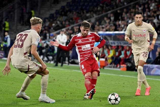 Hugo Magnetti of Brest (C) in action against Leandro Morgalla of Salzburg (L) during the UEFA Champions League, League phase football match between Salzburg and Brest FOOTBALL : Salzbourg Vs Brest - Ligue des Champions - 01 10 2024 IgorKupljenik Panoramic 