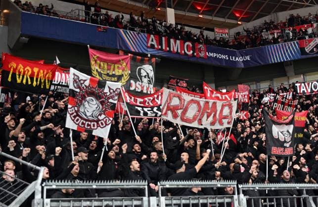 01 10 2024, xjhx, Football UEFA Champions League, Bayer 04 Leverkusen AC Milan emspor, v l Milan Fans UEFA REGULATIONS PROHIBIT ANY USE OF PHOTOGRAPHS as IMAGE SEQUENCES and or QUASI VIDEO Leverkusen