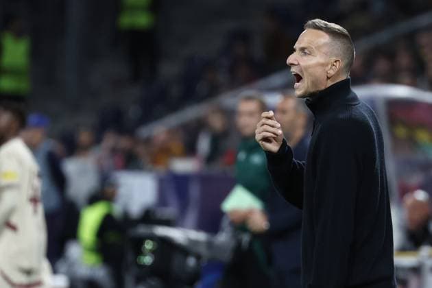 SOCCER - UEFA CL, RBS vs Brest SALZBURG,AUSTRIA,01.OCT.24 - SOCCER - UEFA Champions League, Red Bull Salzburg vs Stade Brestois 29. Image shows head coach Pepijn Lijnders (RBS).  GEPAxpictures xDavidxGeieregger