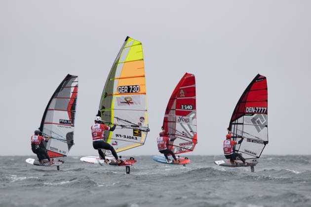 Sport Themen der Woche KW40 PWA 2024 - Slalom Foil - Man and Woman; Sylt, 01.10.2024 Pierre Mortefon (Frankreich, F-14); Lars Poggemann (Deutschland, GER-730); Noah Vinther (Dänemark, DEN-7777); PWA 2024 - Slalom Foil - Man and Woman am 01.10.2024 in der Westerland - Brandenburgerstrand in Sylt (Deutschland). *** PWA 2024 Slalom Foil Man and Woman Sylt, 01 10 2024 Pierre Mortefon France, F 14 Lars Poggemann Germany, GER 730 Noah Vinther Denmark, DEN 7777 PWA 2024 Slalom Foil Man and Woman on 01 10 2024 in the Westerland Brandenburgerstrand in Sylt Germany Copyright: xBEAUTIFULxSPORTS AndreasxDickx