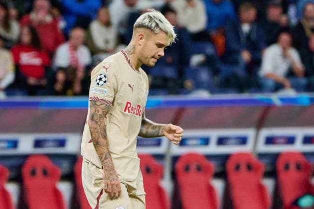 Salzburg, Austria 01 October 2024 Champions League 2024 2025 RB Salzburg vs Stade Brestois 29 In the picture Kamil Piatkowski RB is unhappy on the pitch after conceding the 0 3 goal Red Bull Arena Copyright: xFotostandx xWassmuthx