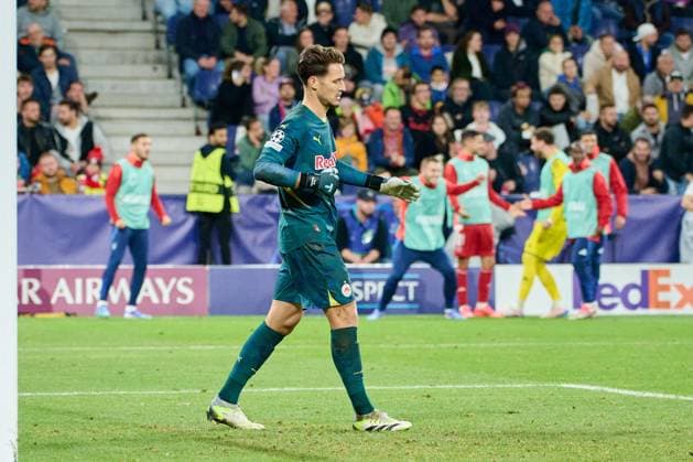 Salzburg, Austria 01 October 2024 Champions League 2024 2025 RB Salzburg vs Stade Brestois 29 In the picture Goalkeeper Janis Blaswich RB is unhappy on the pitch after conceding the 0 3 goal Red Bull Arena Copyright: xFotostandx xWassmuthx