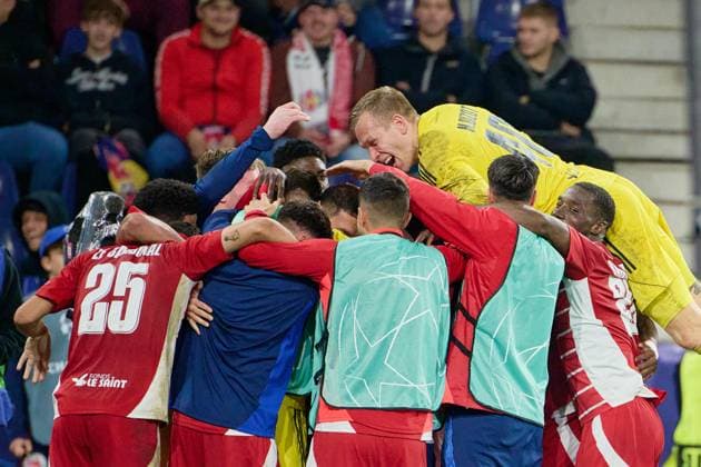 Salzburg, Austria 01 October 2024 Champions League 2024 2025 RB Salzburg vs Stade Brestois 29 In the picture scorer Mathias Pereira Lage Brest , hidden, cheers with his teammates after his goal to 0 4, Red Bull Arena Copyright: xFotostandx xWassmuthx