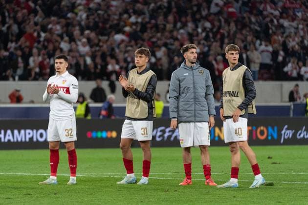 Disappointment at the end of the game, frustration for Fabian Rieder VfB Stuttgart, 32 , Gil Bastiao Dias VfB Stuttgart, 31 , Atakan Karazor VfB Stuttgart, 16 , Luca Joachim Raimund VfB Stuttgart, 40 GER, VfB Stuttgart vs AC Sparta Prague, Football, Men, UEFA Champions League, Matchday 2, Season 2024 2025, 01 10 2024, GER, VfB Stuttgart vs AC Sparta Prague, Football, Men, UEFA Champions League, Matchday 2, Season 2024 2025, 01 10 2024 Stuttgart Copyright: xEibner-Pressefoto WolfgangxFrankx EP_WFK
