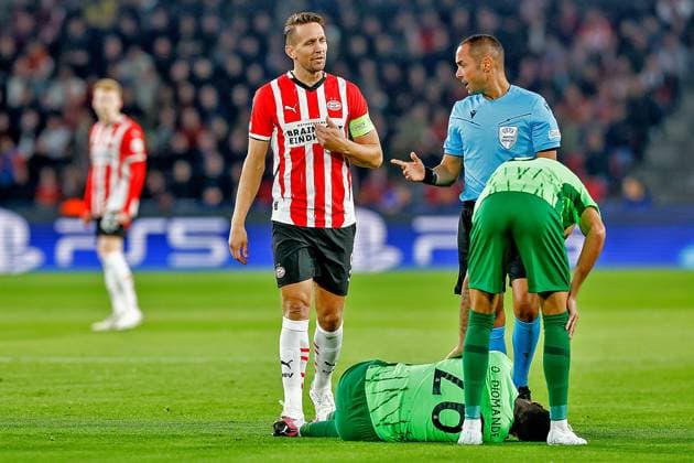 EINDHOVEN, 12-05-2019, Philips stadium. Dutch football, Champions League, season 2024-2025. Referee Marco Gulda and Player PSV Luuk de Jong vs Player Sporting CP Ousmane Diomande PSV - Sporting CP  x26368846x Copyright: