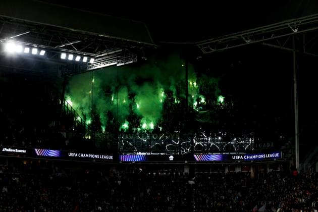 EINDHOVEN - Sporting CP set off fireworks during the UEFA Champions league match between PSV Eindhoven and Sporting CP at Phillips Stadium on Oct. 1, 2024 in Eindhoven, Netherlands. ANP MAURICE VAN STEEN UEFA Champions League 2024 25 League Phase MD2 2024 25 xVIxANPxSportx xxANPxIVx 509868947 originalFilename: 509868947.jpg
