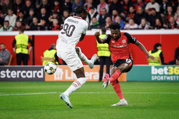 UEFA Champions League, Bayer 04 Leverkusen AC Milan 01 10 2024 Edmond Tapsoba Bayer 04 Leverkusen, 12 clears against Tammy Abraham AC Milan, 90 UEFA Champions League, Bayer 04 Leverkusen AC Milan, matchday 2 on 01 10 2024 at BayArena in Leverkusen Copyright: xBEAUTIFULxSPORTS AxelxKohringx