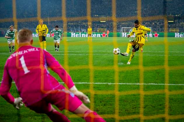 01 10 2024, Borussia Dortmund vs Celtic Glasgow, UEFA Champions League, Matchday 2 Dortmunds Emre Can scores the 1-0 goal from the penalty spot Copyright: xDavidxInderliedx