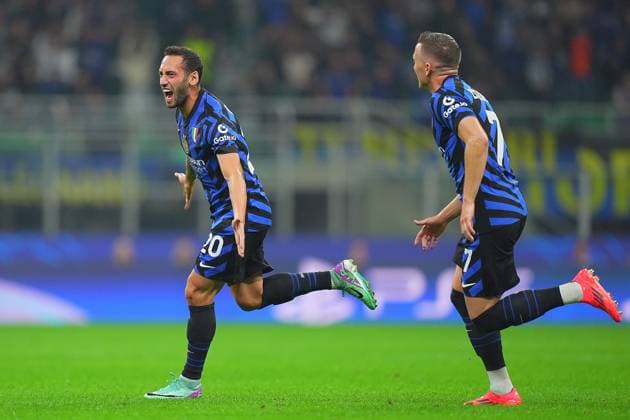 Inter Milan s Hakan Calhanoglu celebrates after scoring 1-0 during the Uefa Champions League soccer match between Inter and Fc Crvena at the San Siro Stadium in Milan, north Italy -Tuesday , October 1th , 2024. - Soccer .  Copyright: xSpada LaPressex