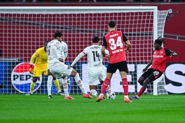 01 10 2024, Football, Champions League, Matchday 2, Season 2024 2025, Bayer 04 Leverkusen AC Milan, Tijani Reijnders AC Milan , Jeremie Frimpong Bayer Leverkusen , xRHR PHOTO TKx Copyright: RHR-FOTOx RHR-FOTO TK