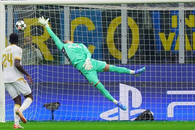 Inter Milan& x2019;s Lautaro Martinez scores the goal 1-0 during the Uefa Champions League soccer match between Inter and Fc Crvena at the San Siro Stadium in Milan, north Italy -Tuesday , October 1th , 2024. - Soccer .  Copyright: xSpada LaPressex
