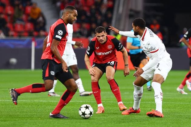 Aleix Garcia 24 Bayer 04 Leverkusen Jonathan Tah 4 Bayer 04 Leverkusen in duel, action, with Ruben Loftus Cheek 8 AC Milan Bayer 04 Leverkusen vs AC Milan, Football, UEFA Champions League, Matchday 2, 01 10 2024 Photo kolbert press Ant Palmer BayArena NRW Germany Copyright: xkolbert-press AntxPalmerx