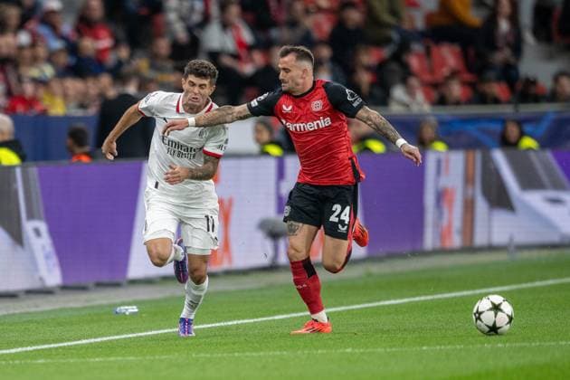 01 10 2024, Football UEFA Champions League, Season 2024 2025, Matchday 2, Bayer 04 Leverkusen AC Milan at the BayArena in Leverkusen duel between Christian Pulisic AC Milan, 11 and Aleix Garcia Bayer 04 Leverkusen, 24 Photo Kirchner Media TH Copyright: xKirchner-Media THx