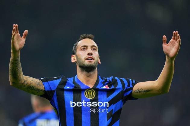 Inter Milan s Hakan Calhanoglu celebrates after scoring 1-0 during the Uefa Champions League soccer match between Inter and Fc Crvena at the San Siro Stadium in Milan, north Italy -Tuesday , October 1th , 2024. - Soccer .  Copyright: xSpada LaPressex