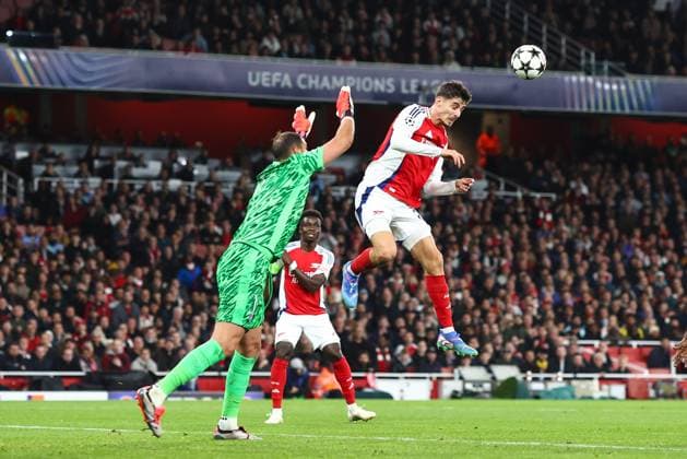Arsenal gegen PSG 1. Oktober 2024, London UEFA Champions™s League Fußball Arsenal gegen Paris Saint Germain Kai Havertz von Arsenal erzielt das erste Tor für Paris Saint Germain, vorbei an Torwart Gianluigi Donnarumma Foto Charlotte Wilson Abseits London UK  Copyright: xCharlottexWilsonx xOffsidexOffside