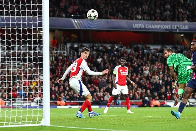 Arsenal gegen PSG 1. Oktober 2024, London UEFA Champions™s League Fußball Arsenal gegen Paris Saint Germain Kai Havertz von Arsenal erzielt das erste Tor für Paris Saint Germain, vorbei an Torwart Gianluigi Donnarumma Foto Charlotte Wilson Abseits London UK  Copyright: xCharlottexWilsonx xOffsidexOffside