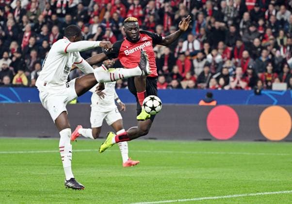 01 10 2024, xjhx, Football UEFA Champions League, Bayer 04 Leverkusen AC Milan emspor, v l Fikayo Tomori AC Milan , Victor Boniface Bayer Leverkusen Goal scored, scored the goal to the offside UEFA REGULATIONS PROHIBIT ANY USE OF PHOTOGRAPHS as IMAGE SEQUENCES and or QUASI VIDEO Leverkusen