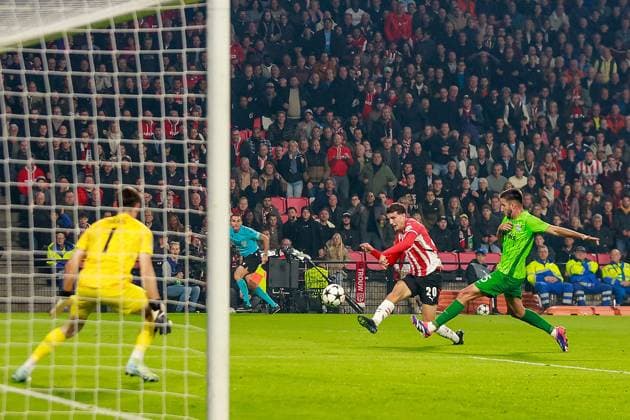 EINDHOVEN, 12-05-2019, Philips stadium. Dutch football, Champions League, season 2024-2025. Player PSV Guus Til shoots PSV - Sporting CP  x26368913x Copyright: