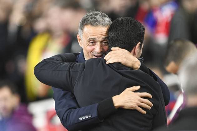 LONDON, ENGLAND - OCTOBER 1: PSG Head Coach Luis Enrique Martínez García (L) salutes Arsenal head Coach Mikel Arteta (R) during the UEFA Champions League 2024 25 League Phase MD2 match between Arsenal FC and Paris Saint-Germain at Emirates Stadium on October 1, 2024 in London, England. FOOTBALL : Arsenal Vs Paris Saint-Germain - Ligue des Champions - 01 10 2024 LiamAmsan Panoramic 