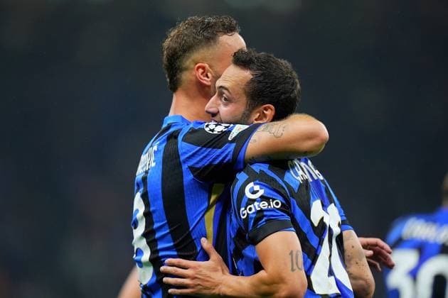 Inter Milan s Hakan Calhanoglu celebrates after scoring 1-0 during the Uefa Champions League soccer match between Inter and Fc Crvena at the San Siro Stadium in Milan, north Italy -Tuesday , October 1th , 2024. - Soccer .  Copyright: xSpada LaPressex
