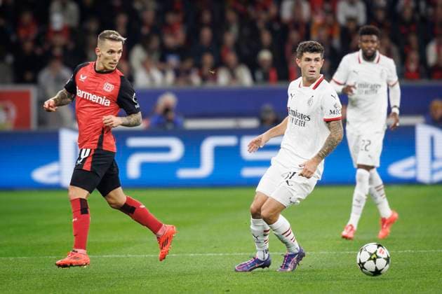 UEFA Champions League, Bayer 04 Leverkusen AC Milan 01 10 2024 Alejandro Grimaldo Bayer 04 Leverkusen, 20 , Christian Pulisic AC Milan, 11 UEFA Champions League, Bayer 04 Leverkusen AC Milan, Matchday 2 on 01 10 2024 at BayArena in Leverkusen Copyright: xBEAUTIFULxSPORTS AxelxKohringx