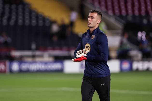 October 1, 2024, Barcelona, Barcelona, SPAIN: Inaki Pena of FC Barcelona, Barca warms up during the UEFA Champions League, football match played between FC Barcelona and BSC Young Boys at Estadio Olimpico de Montjuic on October 01, 2024 in Barcelona, Spain. Barcelona SPAIN - ZUMAa181 20241001_zaa_a181_007 Copyright: xJavierxBorregoxRamosx